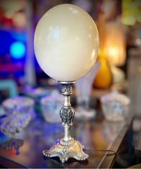 Image 3 of Lampe oeuf d'autruche sur socle en métal argenté Napoléon III Cabinet de curiosités