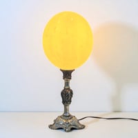 Image 2 of Lampe oeuf d'autruche sur socle en métal argenté Napoléon III Cabinet de curiosités