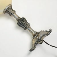 Image 5 of Lampe oeuf d'autruche sur socle en métal argenté Napoléon III Cabinet de curiosités