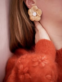 Image 2 of Boucles d'Oreilles LÉONIE Clous - Blanc