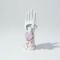 Image 1 of Vase baguier en porcelaine vintage en forme de main – soliflore porte-bijoux – années 70