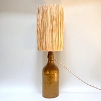 Image 1 of Belle lampe bouteille en céramique grèsbrun caramel 1970 abat-jour raphia ou ruban