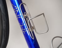 Image 2 of Porte-bidon en titane  / finition brute et brossée