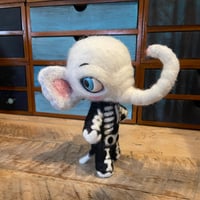 Image 1 of Skullyphant
