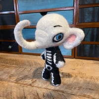 Image 3 of Skullyphant
