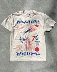 PHILADELPHIA BASKETBALL TEE NATURAL