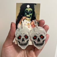 skull earrings
