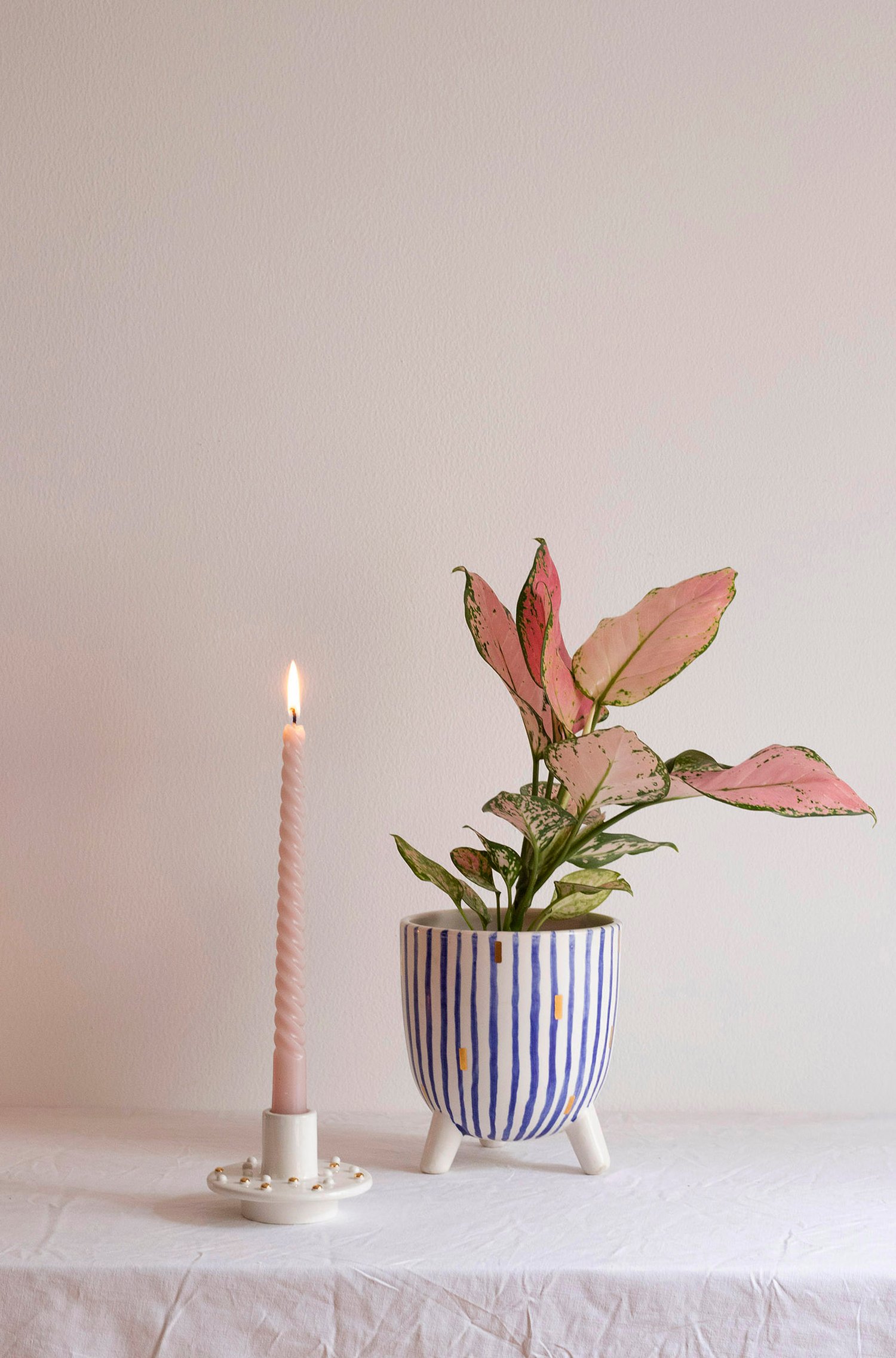 Image of DALVA TRIPÉ Plant Pot