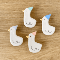 Image 2 of pins canard en céramique