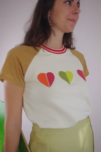 Image 3 of LOULOU - T-shirt coton avec cœurs en patch colorés