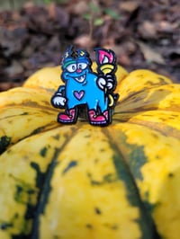 Image 1 of Izzy Kitten Pin