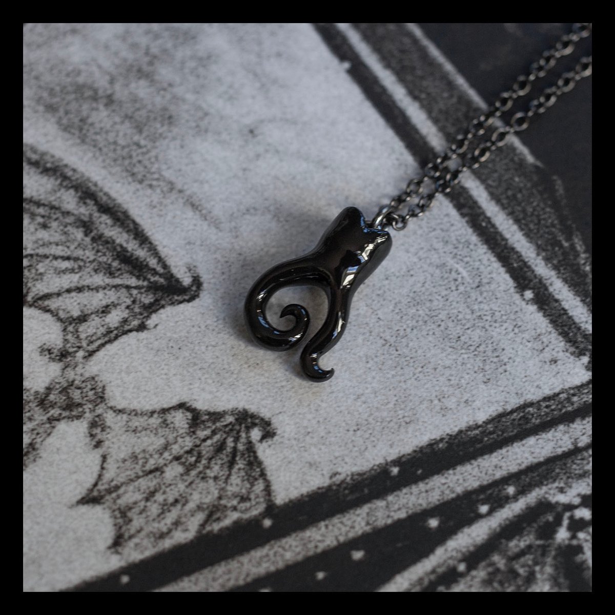 "The Whimsical Collection" Curled 2-Root Molar in Glossy Black