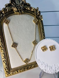 Image 2 of Elegant Clover Jewelry Set – 18K Gold Plated