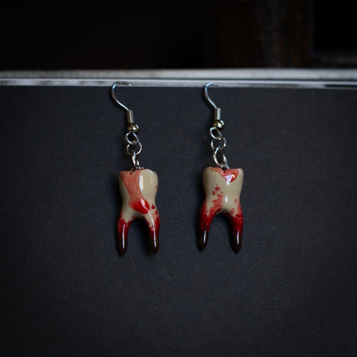 2-Root molar earrings in crimson