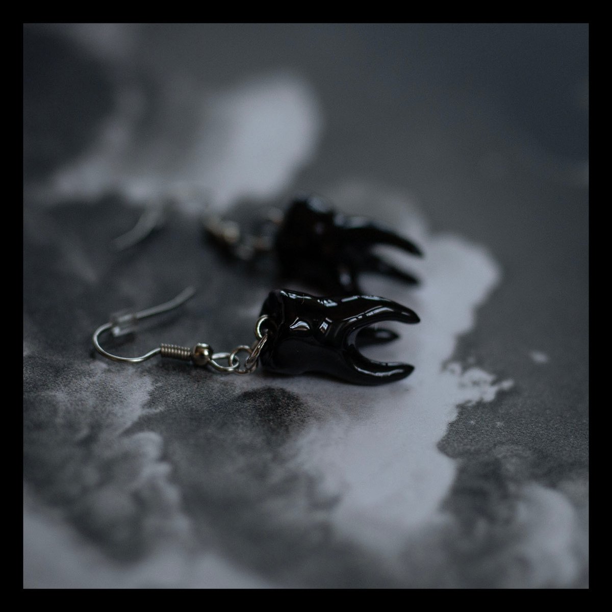 3-root molar earrings in glossy black