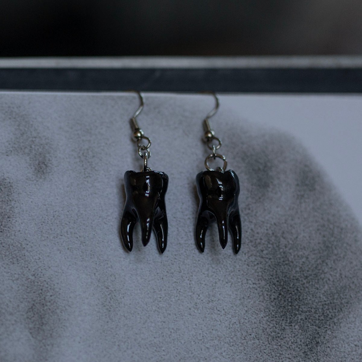 3-root molar earrings in glossy black