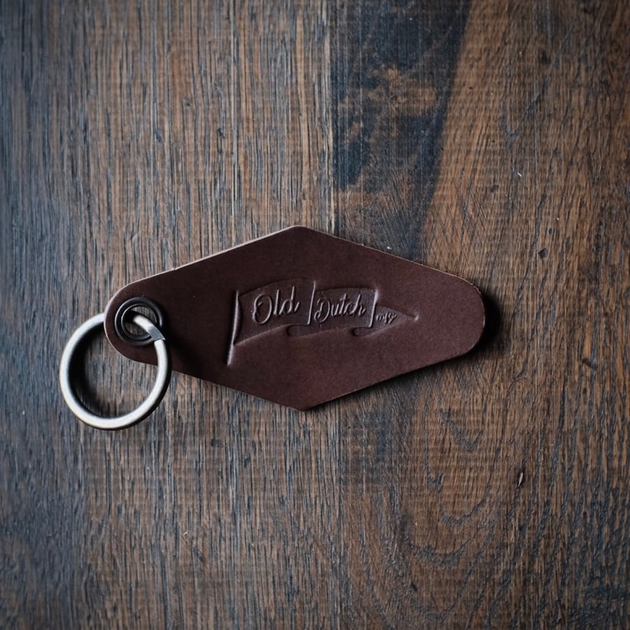 Image of Motel keychain (dark brown)