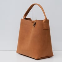 Image 4 of Midi Bucket in vintage tan