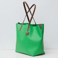 Image 4 of Slouchy Wide Tote in pebbled happy green