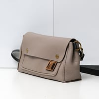 Image 5 of Kutson Sling wide in pebbled light gray