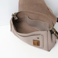 Image 6 of Kutson Sling wide in pebbled light gray