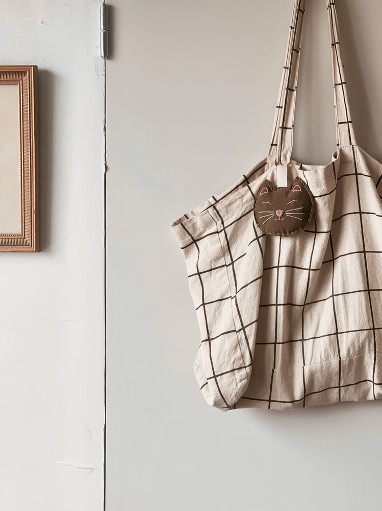 Image of Porte clé brodé - Chat camel