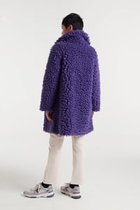 Image 3 of ABRIGO BORREGUITO MORADO