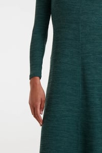 Image 3 of VESTIDO MIDI PUNTO CANALÉ VERDE