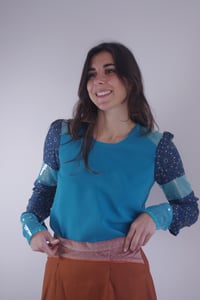 Image 4 of OCEANE --- blouse avec des détails de sequins