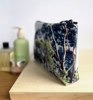Image of Scots pine, wash bag, make-up, travel zipper pouch