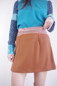 Image 2 of CLEM --- Jupe en velours caramel.