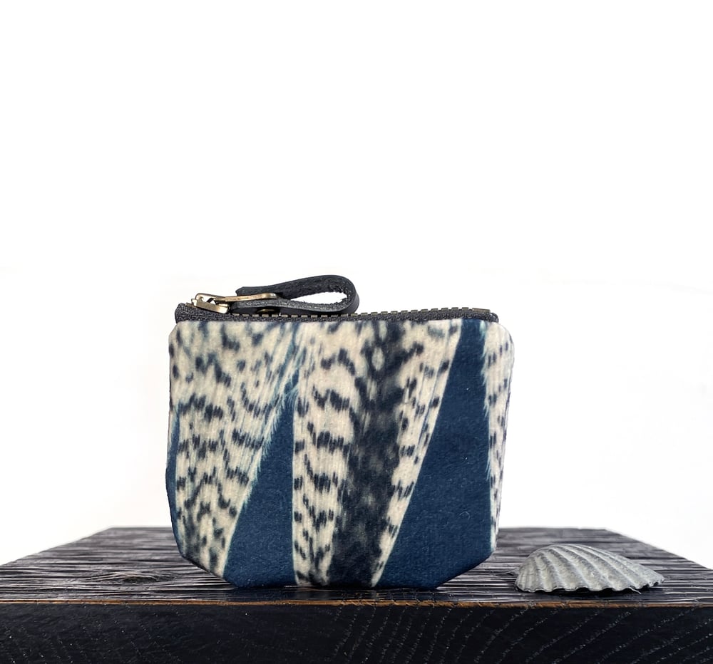 Image of Feather stripe, tiny zipper purse