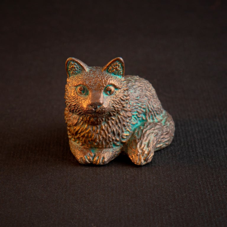 Cat resin figure