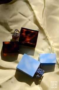 Image 4 of Briquet Hard edge motif