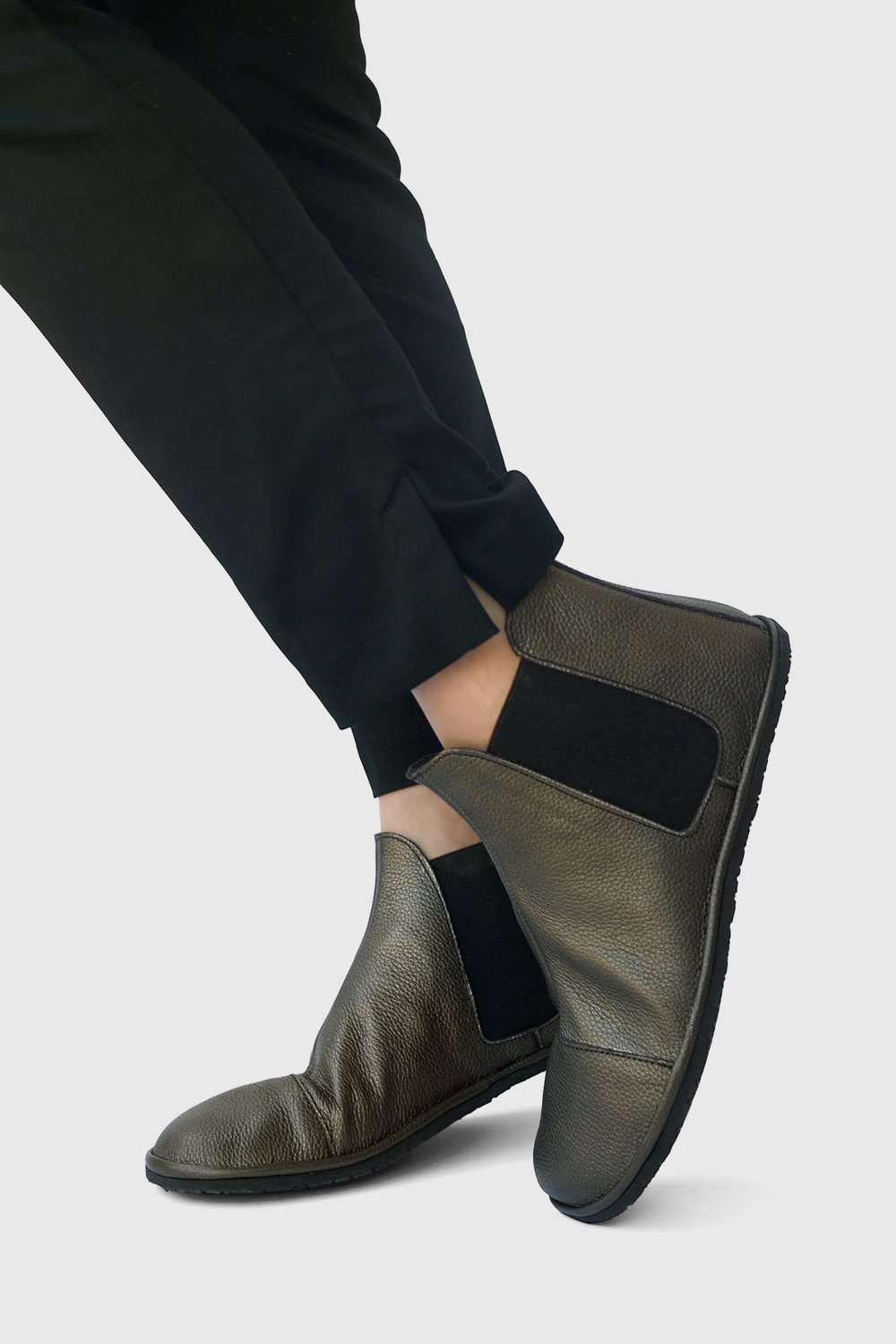 Image of Chelsea boots in Brass