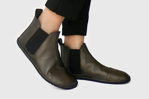 Image of Chelsea boots in Brass