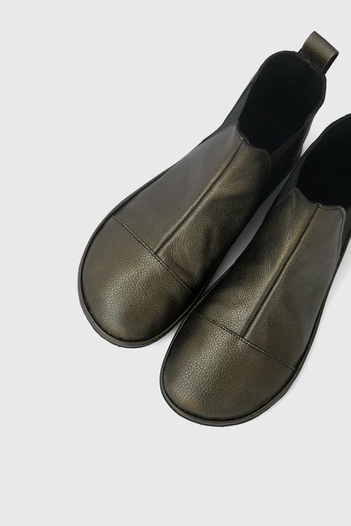 Image of Chelsea boots in Brass
