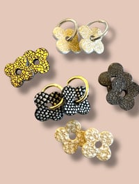 Image 2 of Joia - boucles fleur cuir  - palette nuit magique