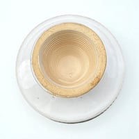 Image 6 of Bol sur pied en céramique blanche vintage design scandinave moderniste 1960 - Cache-pot