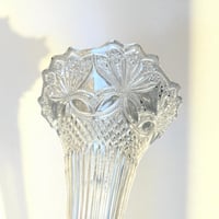 Image 5 of Vase cornet à tulipe Art Nouveau en verre et métal étain motif floral - vase ancien