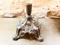 Image 11 of Vase cornet à tulipe Art Nouveau en verre et métal étain motif floral - vase ancien