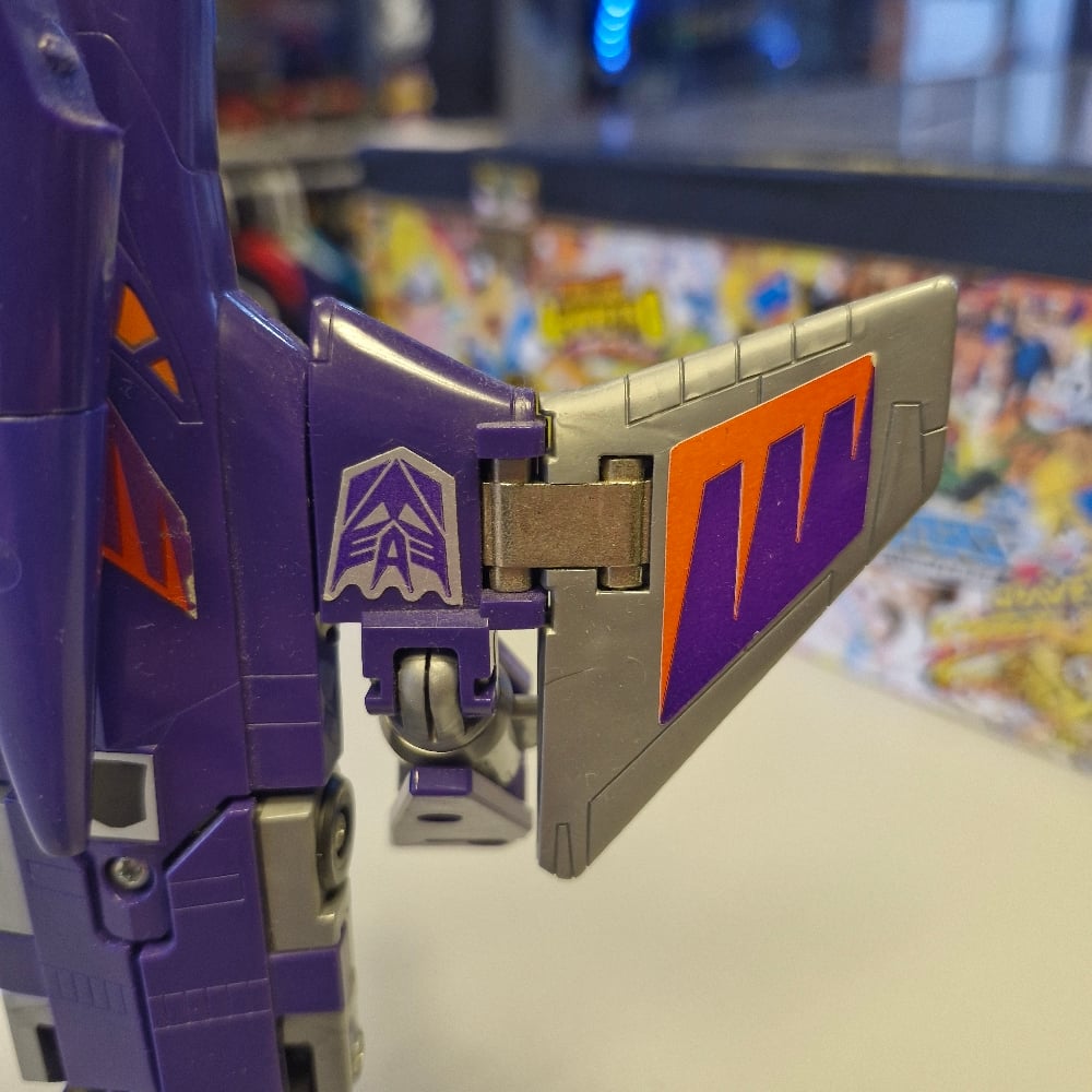 Image of Vintage Transformers G1 Cyclonus Decepticon Action Figure 1980s