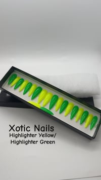 Image 1 of Green / highlight green