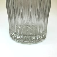 Image 8 of Grand vase Art Déco vintage en verre moulé motif losanges allongés – Années 30 - 40