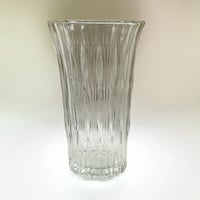 Image 2 of Grand vase Art Déco vintage en verre moulé motif losanges allongés – Années 30 - 40