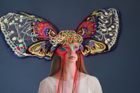 Image 1 of Anne - la femme papillon - en Exposition à Galerie Louie