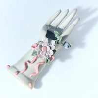 Image 6 of Vase baguier en porcelaine vintage en forme de main – soliflore porte-bijoux – années 70