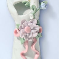 Image 8 of Vase baguier en porcelaine vintage en forme de main – soliflore porte-bijoux – années 70