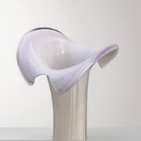 Image 3 of Vase soliflore en verre soufflé de Murano blanc - parme vintage 1970