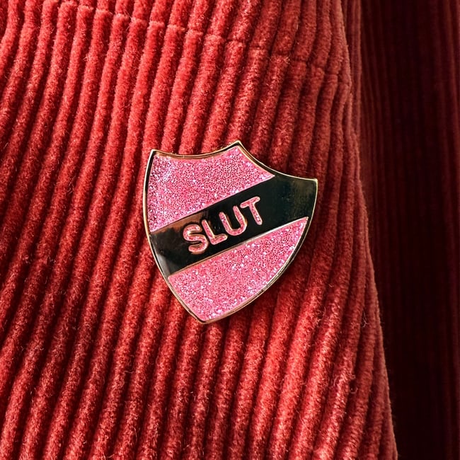 SLUT PIN
